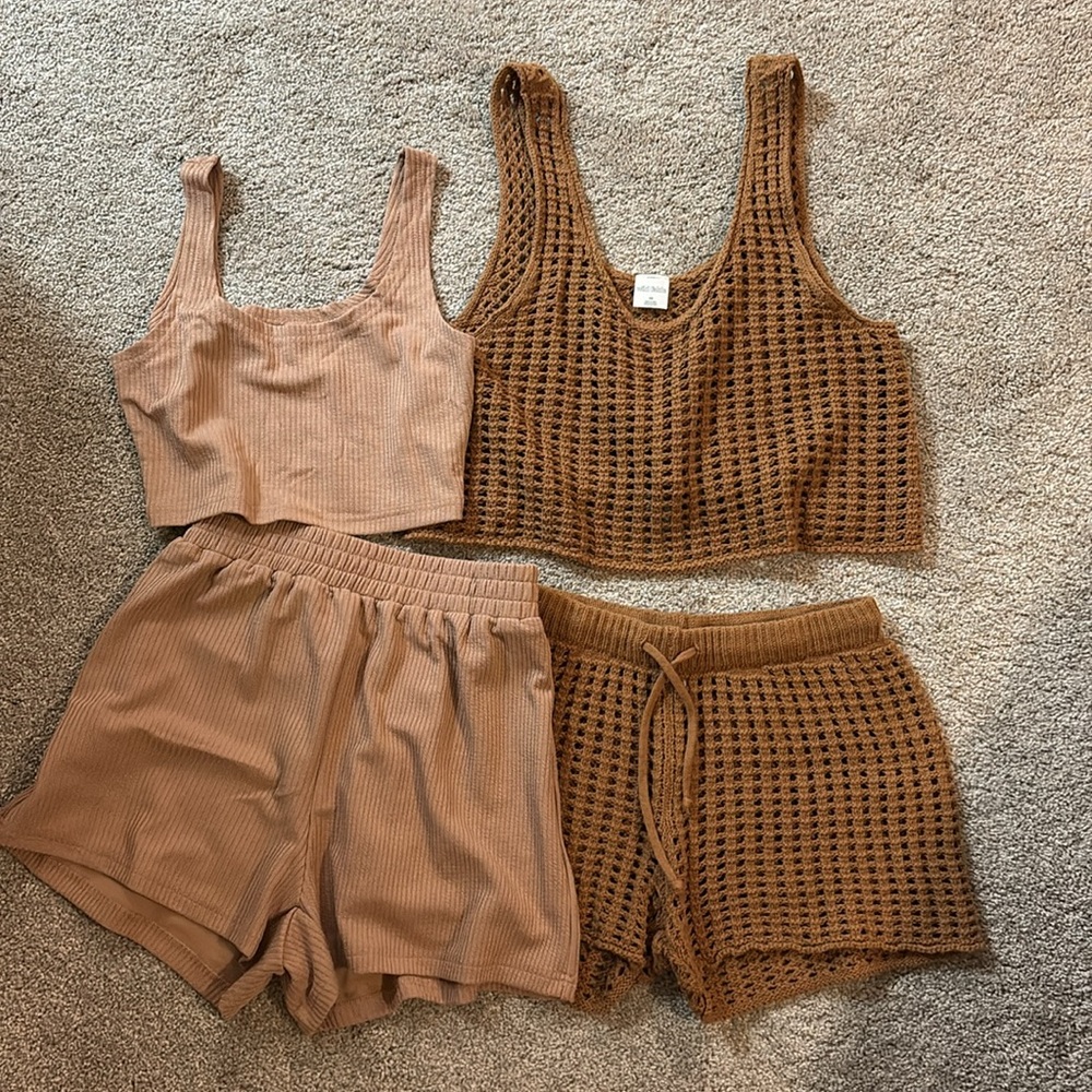 Set of 2 matching crop top shorts set